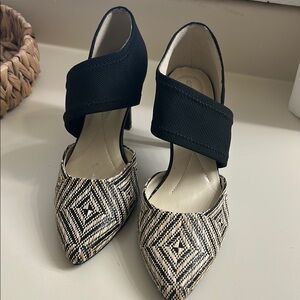 🟪Andrew Geller Black and Tan Heels Elegant Design